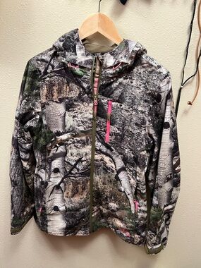 Mossy Oak Realtree Camo Hooded Jacket with Pink Accents